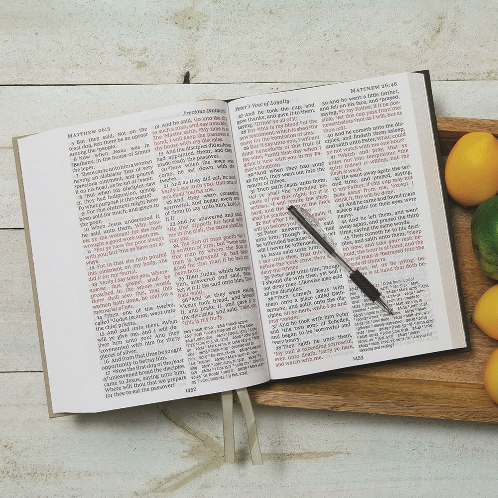 KJV Holy Bible: Super Giant Print with 43,000 Cross References, Black Genuine Leather, Red Letter, Comfort Print: King James Version